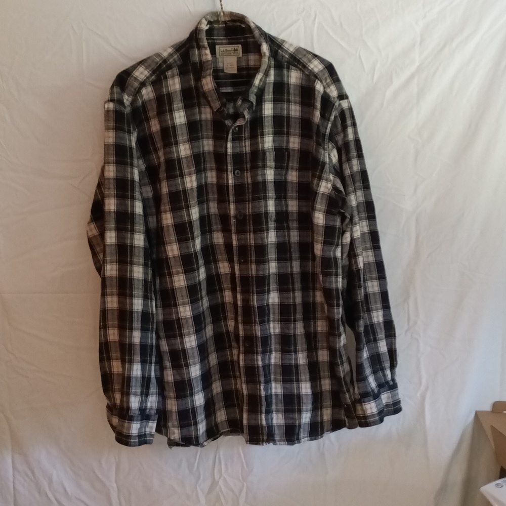 L.L. Bean men's long sleeve button up flannel shirt size XL blue/white